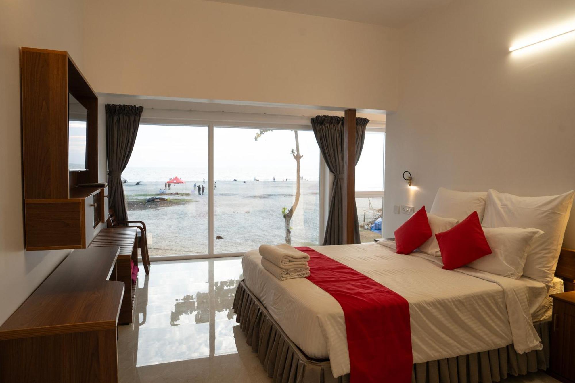 Alleppey Holiday Beach Resort Alappuzha Exterior photo