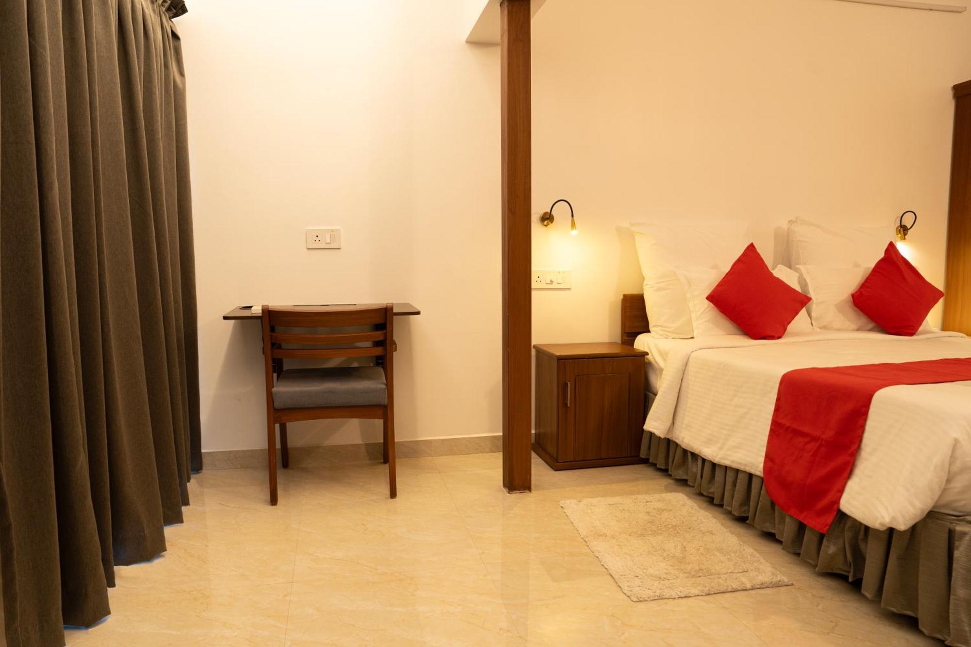 Alleppey Holiday Beach Resort Alappuzha Exterior photo