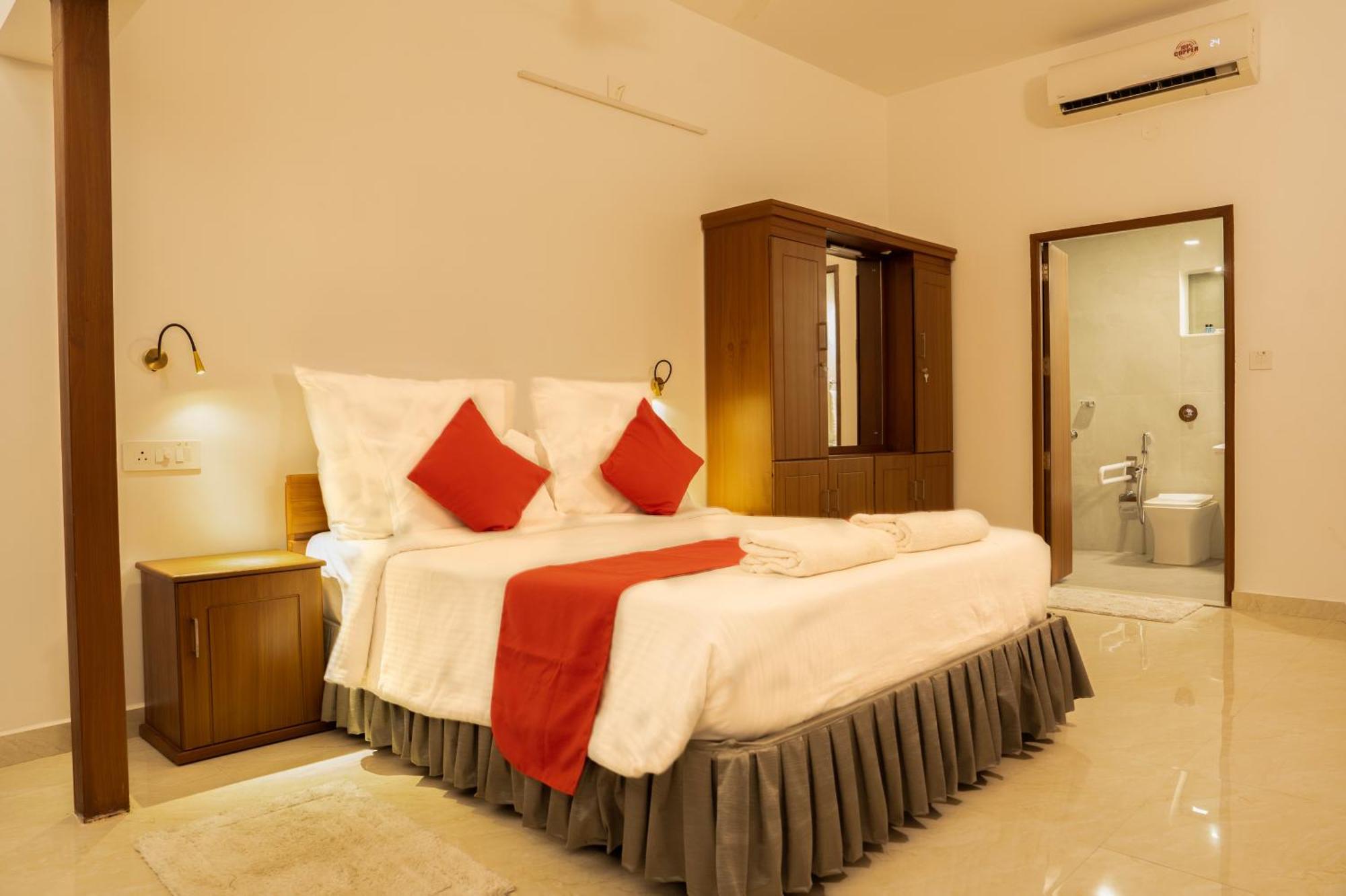 Alleppey Holiday Beach Resort Alappuzha Exterior photo