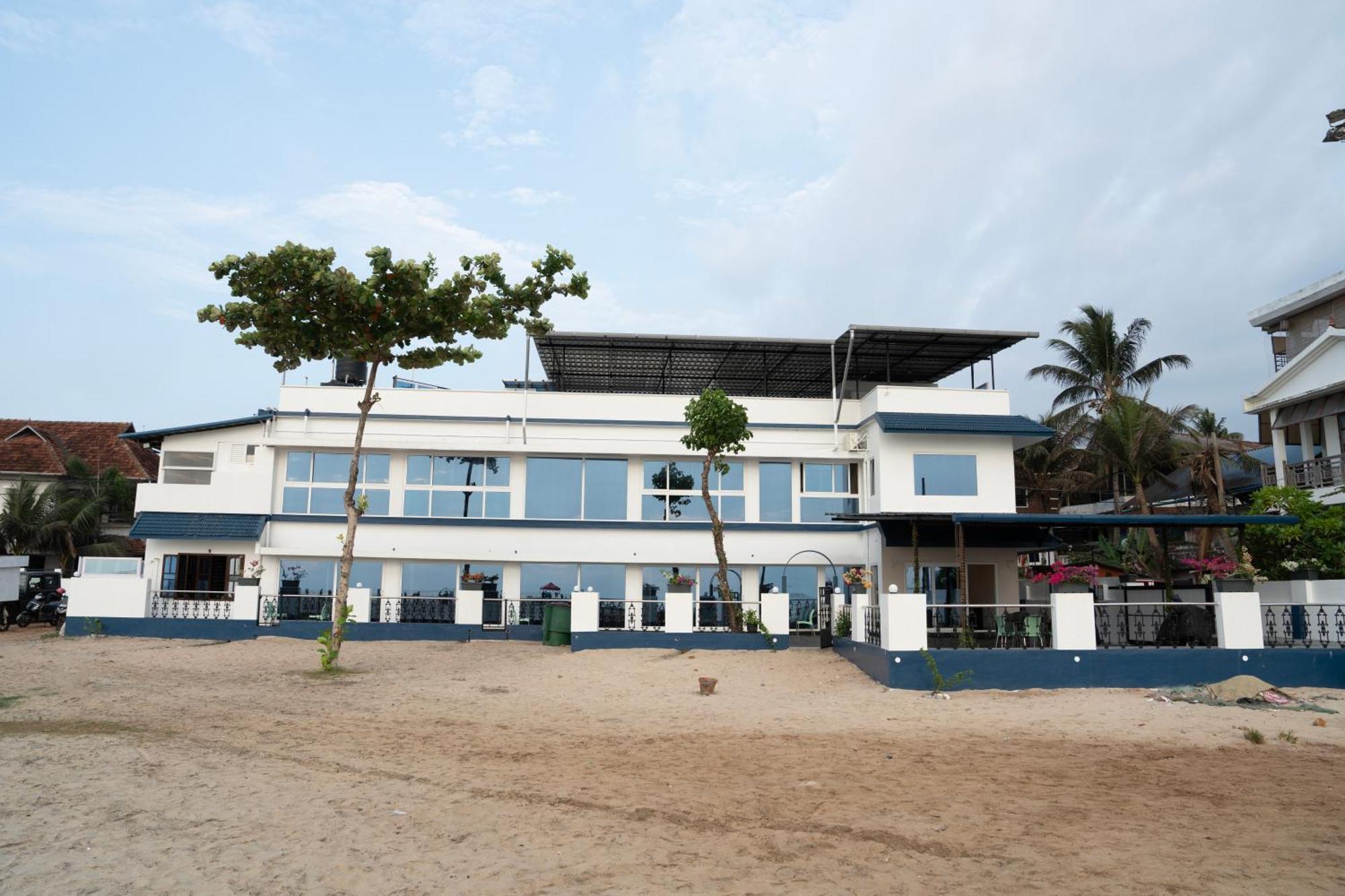 Alleppey Holiday Beach Resort Alappuzha Exterior photo